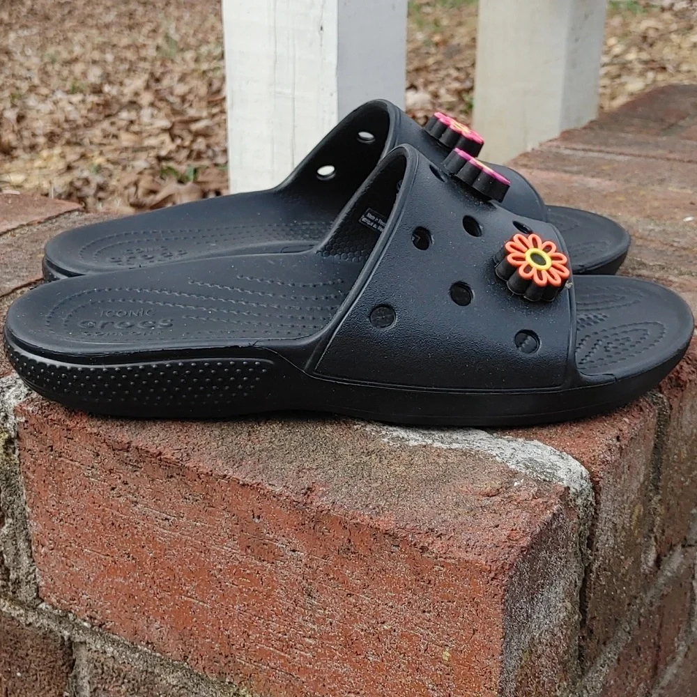Crocs Unisex Black Slides with Flower Jibbetz Size 6 (841)